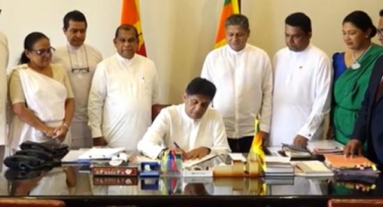 No-Confidence Motion Signed Against Edu. Minister